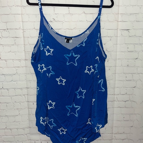 ✨Torrid Tank Top Blue Star Print Sleeveless V Neck Casual Plus Size 4 - Picture 3 of 4